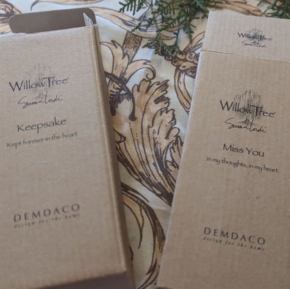 2 Willow Tree keepsakes: "Kept Forever in the Heart" and "Miss You" set of 2 - Picture 6 of 8